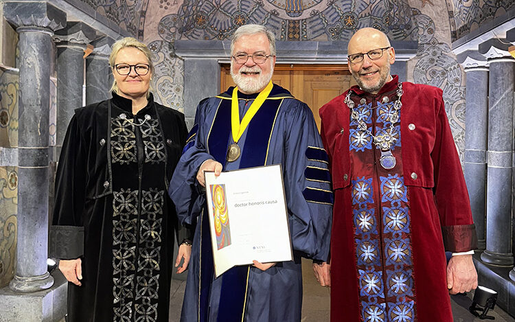 Left to right: Vice-Rector Toril Hernes, Spontak, and Rector Tor Grande. PHOTO BY THOR NIELSEN/NTNU